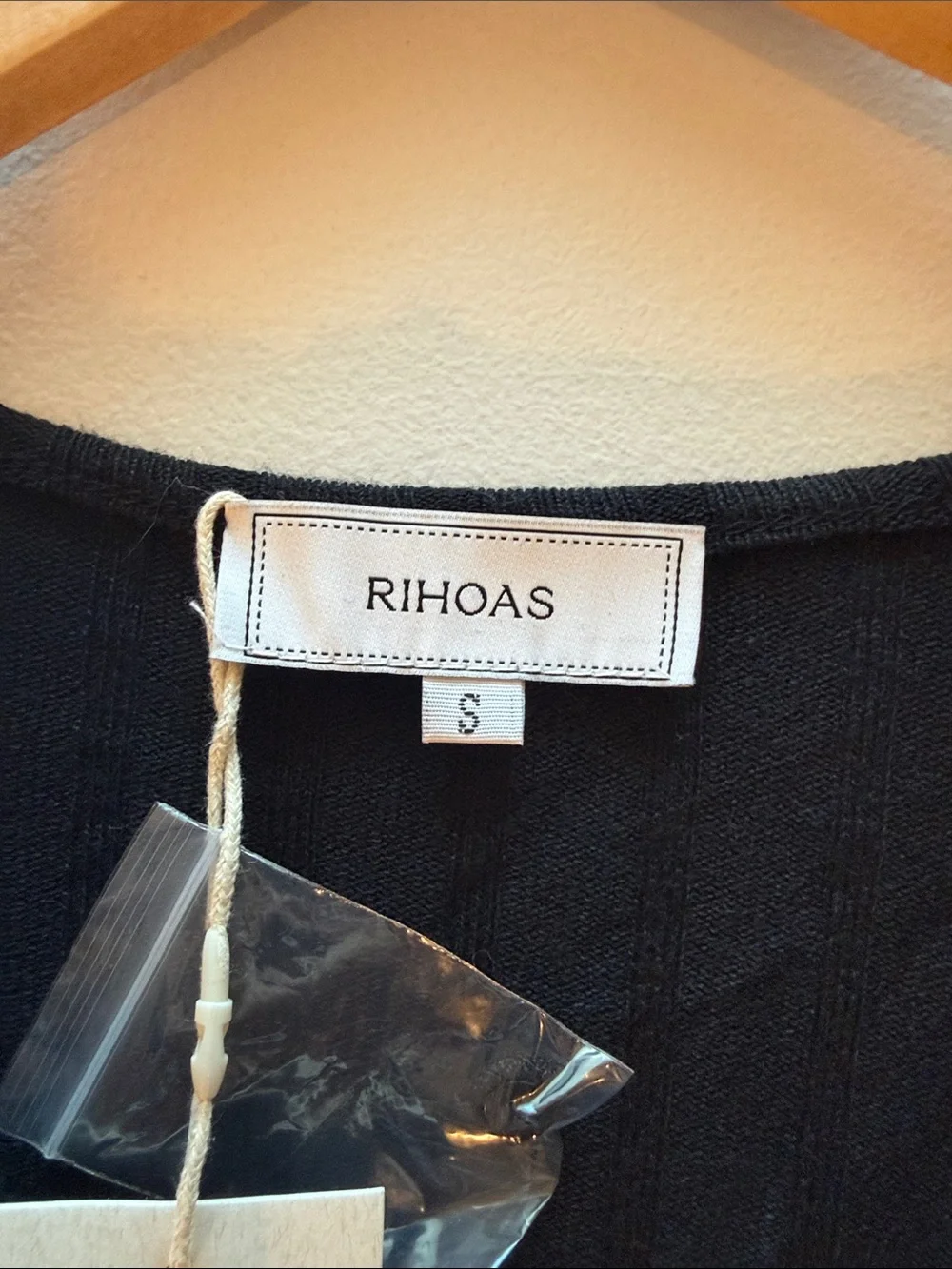 RIHOAS Black Short Sleeve V-Neck Button Front Top - Picture 4 of 4